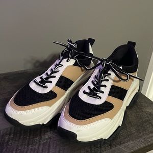 {STEVE MADDEN} sneakers